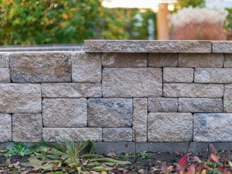 Capped segmental block wall with planting at its base